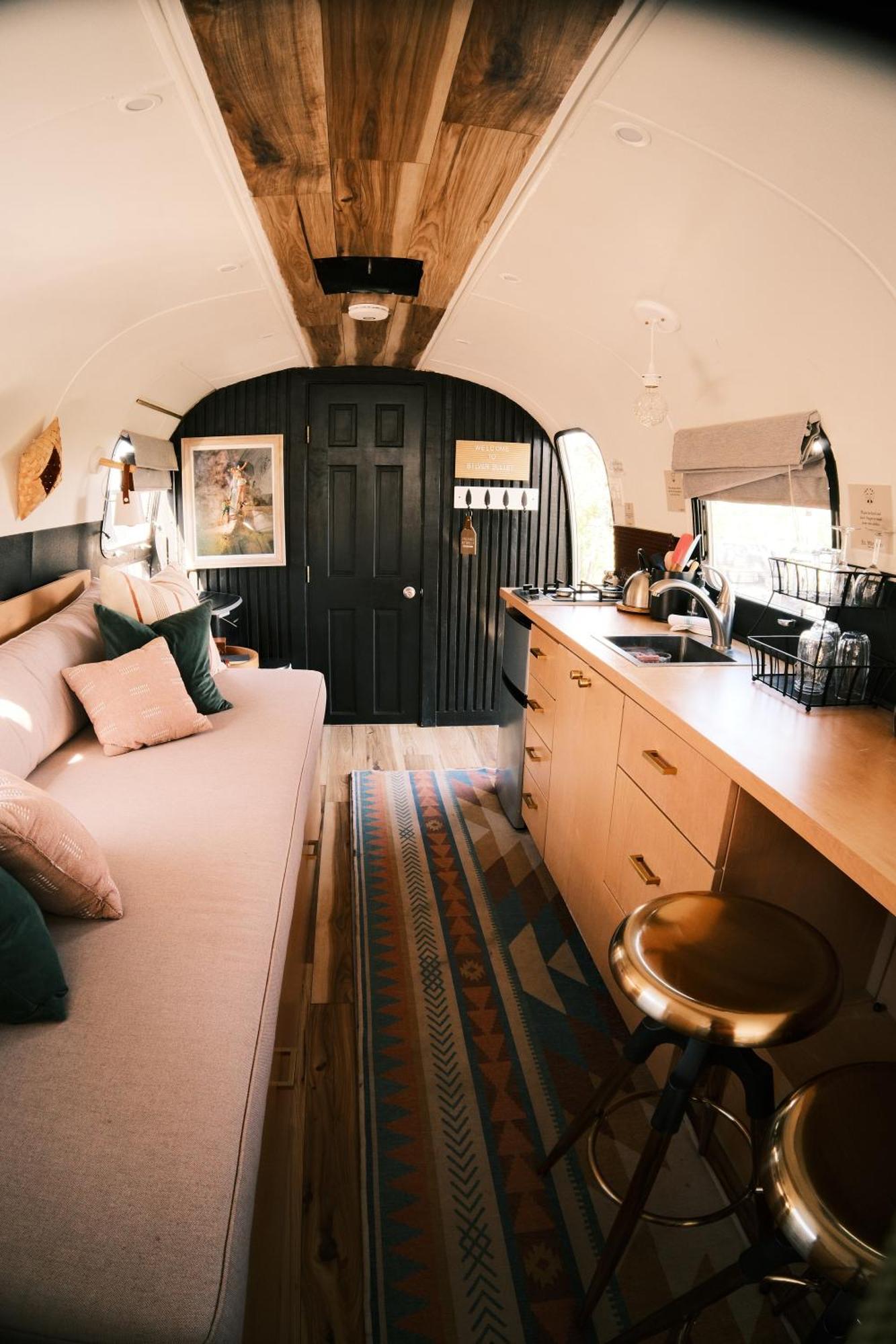 Silver Bullet Airstream, El Mistico Glamping Ranch Nogal Exterior photo