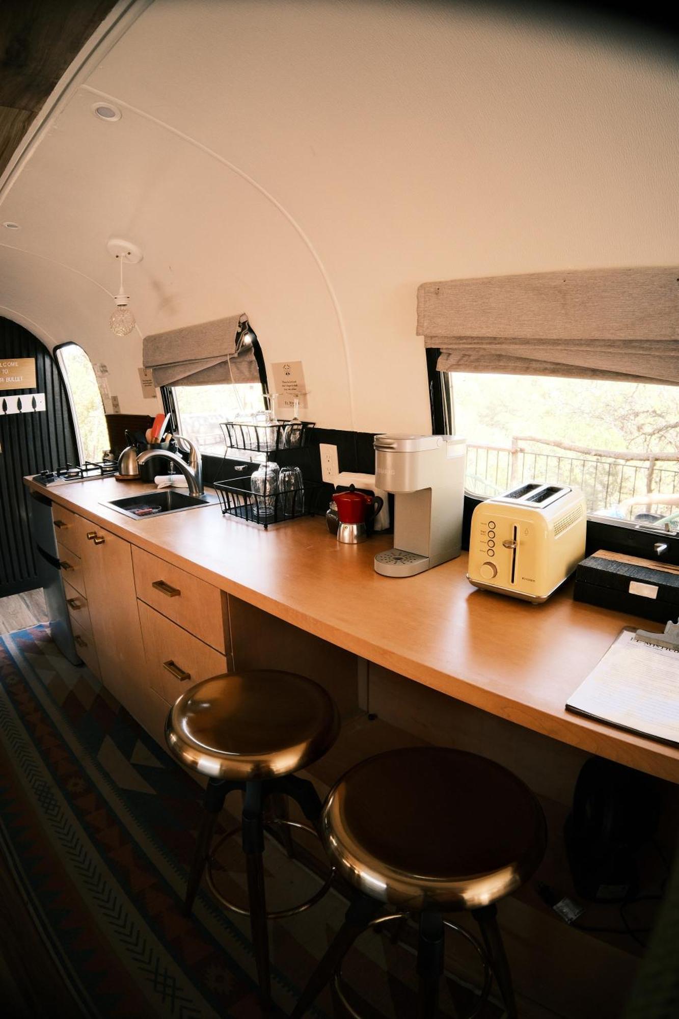 Silver Bullet Airstream, El Mistico Glamping Ranch Nogal Exterior photo