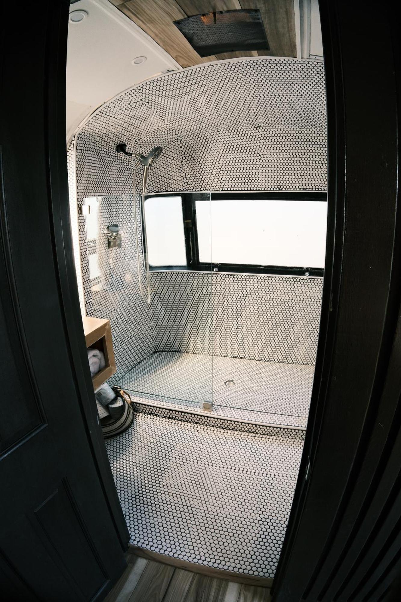 Silver Bullet Airstream, El Mistico Glamping Ranch Nogal Exterior photo